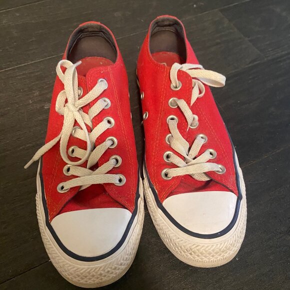 Fire engine red and white Converse sneakers.  Size 7. - Picture 1 of 2